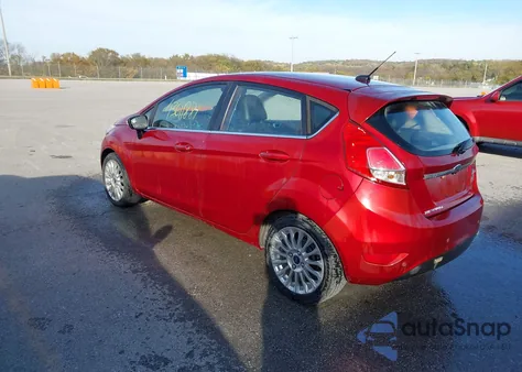 2014 Ford Fiesta Titanium z USA, uszkodzony, nr VIN 3FADP4FJ2EM106464